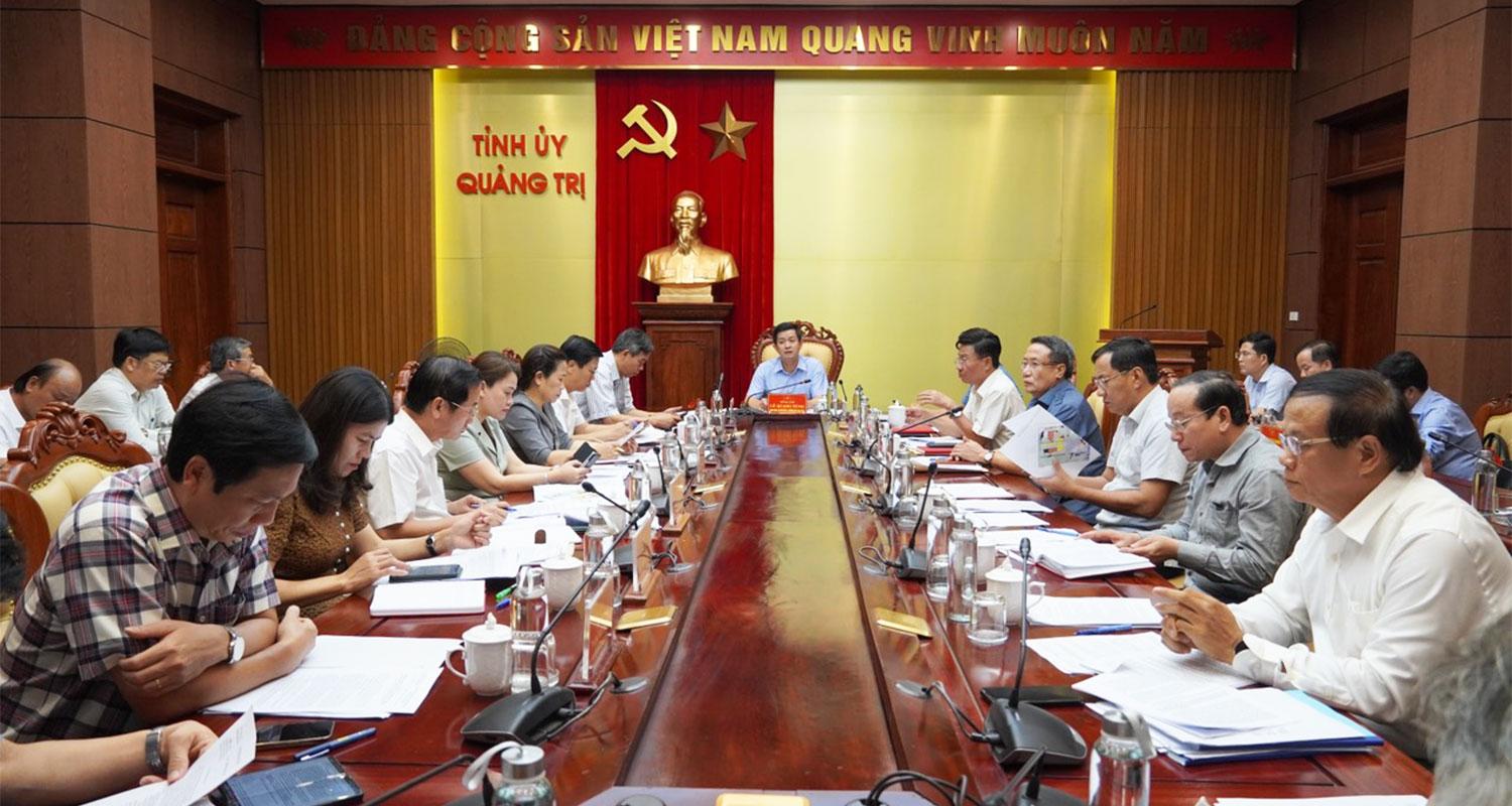 Bí thư Tỉnh uỷ Quảng Trị Lê Quang Tùng chủ trì cuộc họp nghe báo cáo các Dự án trọng điểm của tỉnh. Ảnh: Mỹ Hạnh