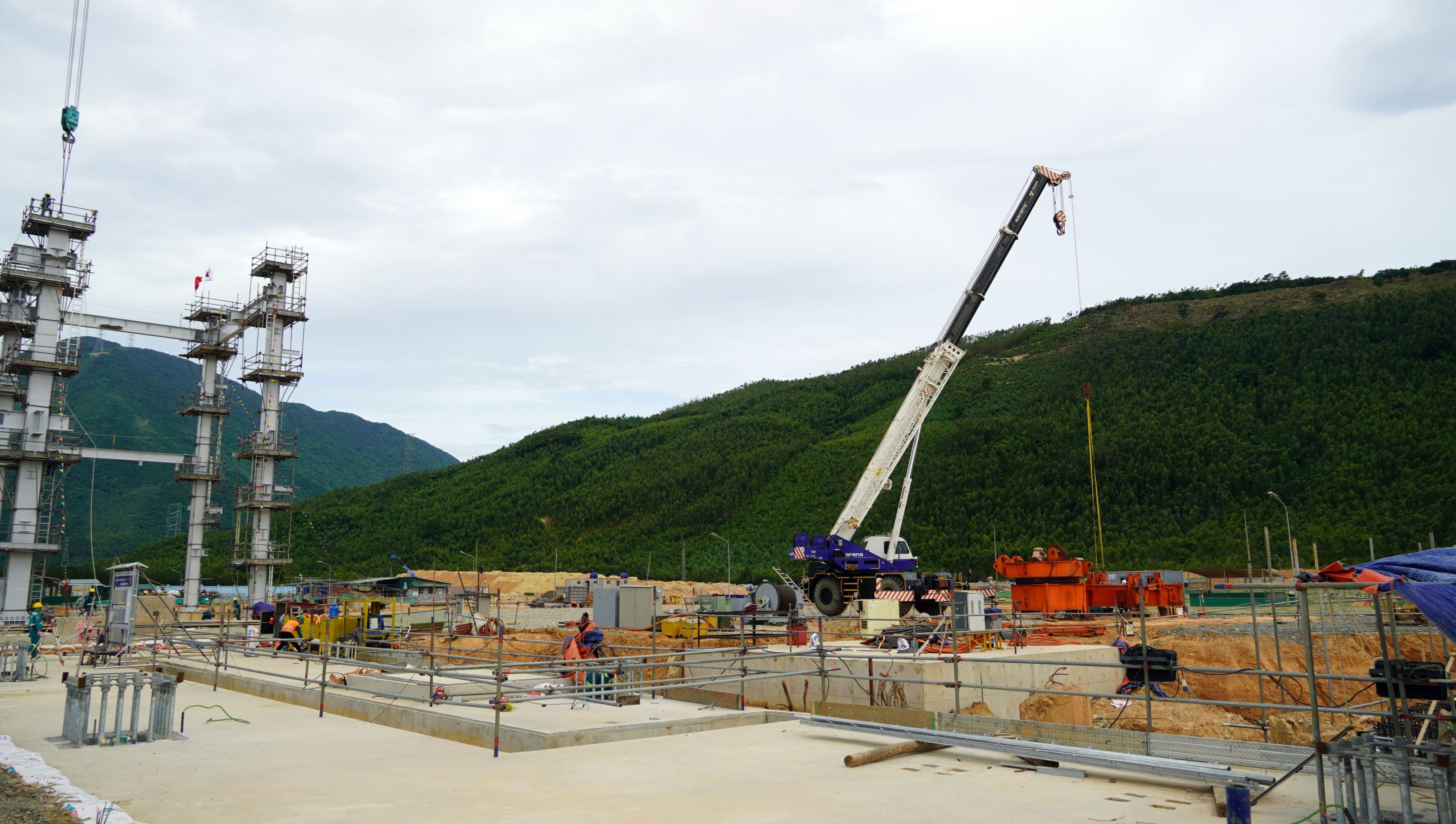 Dự án Nhà máy Nhiệt điện Quảng Trạch I vẫn đang được triển khai thi công nhiều hạng mục.