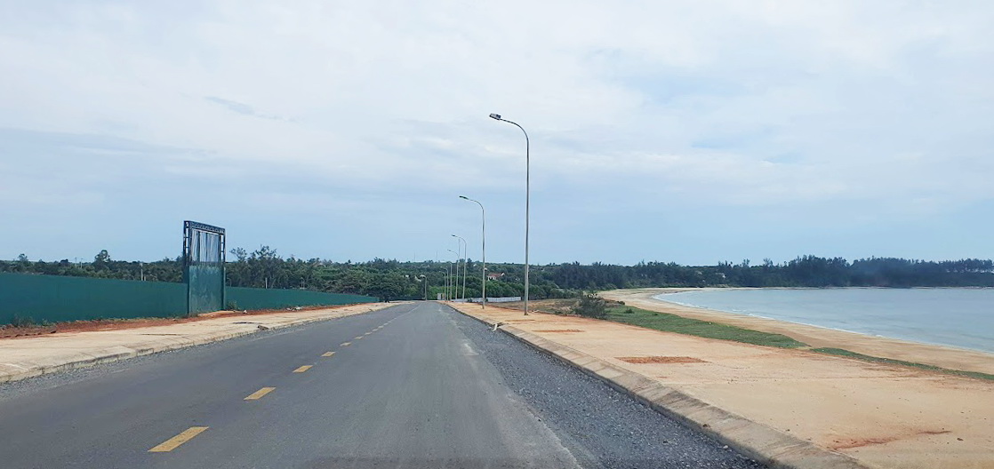 Tuyến đường ven biển chạy dọc khu vực huyện Vĩnh Linh, tỉnh Quảng Trị