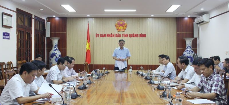 chủ tịch UBND tỉnh Quảng Bình Trần Thắng chủ trì cuộc họp