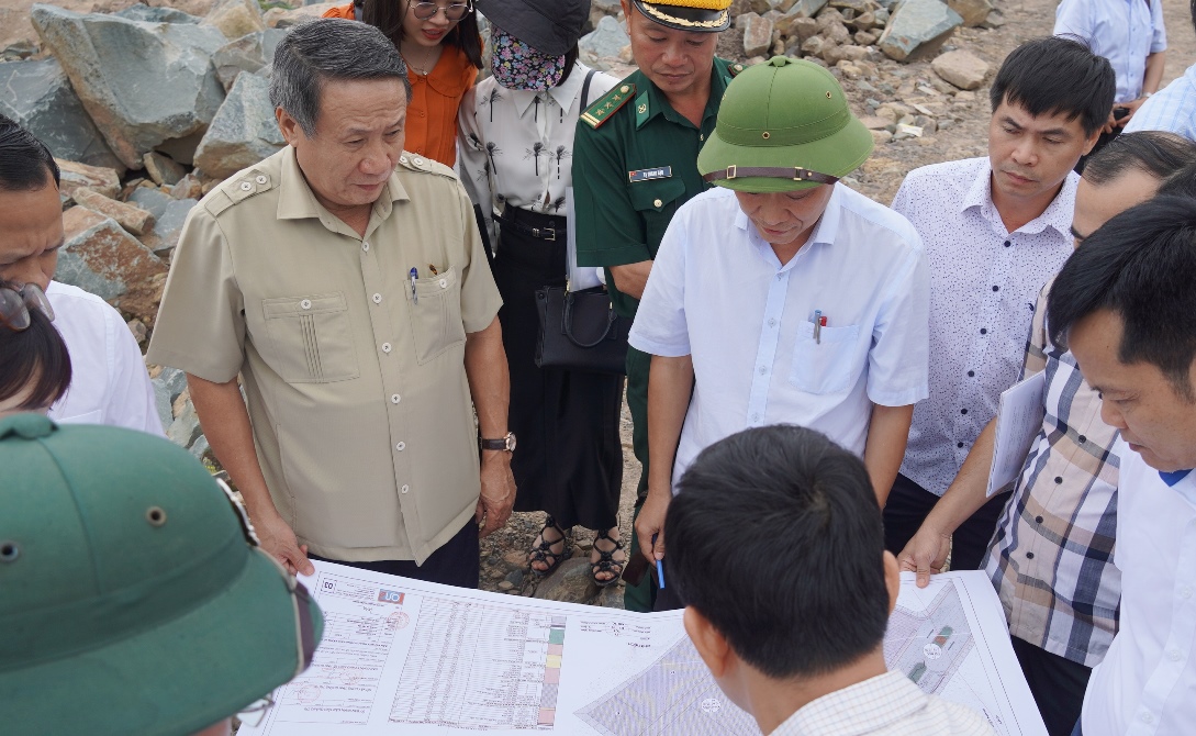 Phó chủ tịch UBND tỉnh Quảng Trị Hà Sỹ Đồng khảo sát vị trí đề xuất Dự án.