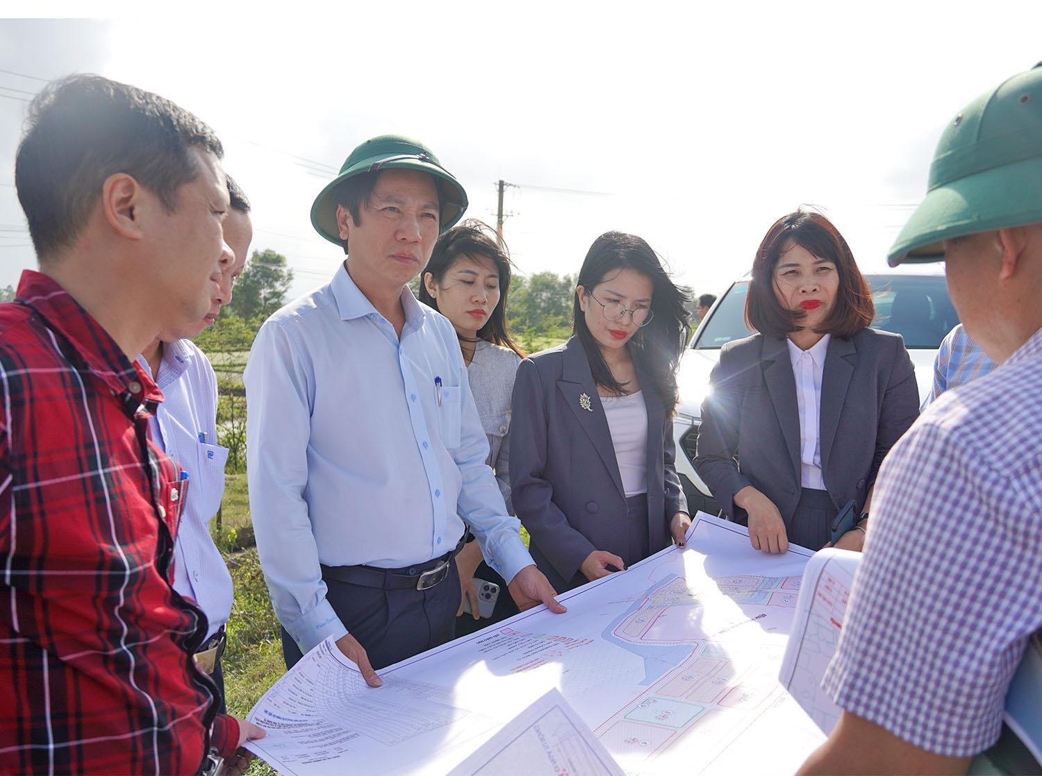 Phó chủ tịch UBND tỉnh Quảng Trị Hoàng Nam đi kiểm tra thực địa Dự án Bệnh viện Quốc tế TTH Đông Hà