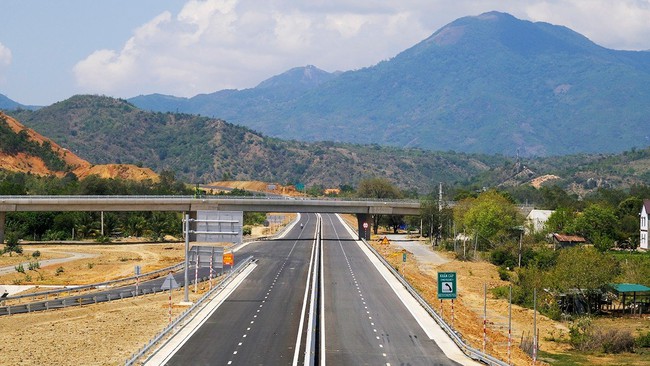 Dự án cao tốc đường bộ Nha Trang - Cam Lâm hoàn thành vượt tiến độ 3 tháng trong năm 2023. Ảnh: Internet