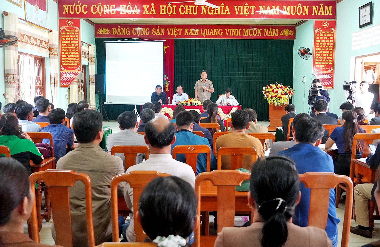 Phó chủ tịch UBND tỉnh Quảng Trị đối thoại với các hộ dân xã Trung Giang, huyện Gio Linh