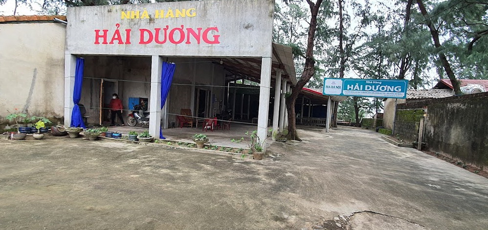 Một hộ kinh doanh dịch vụ ăn uống khu vực ven biển xã Trung Giang, huyện Vĩnh Linh.