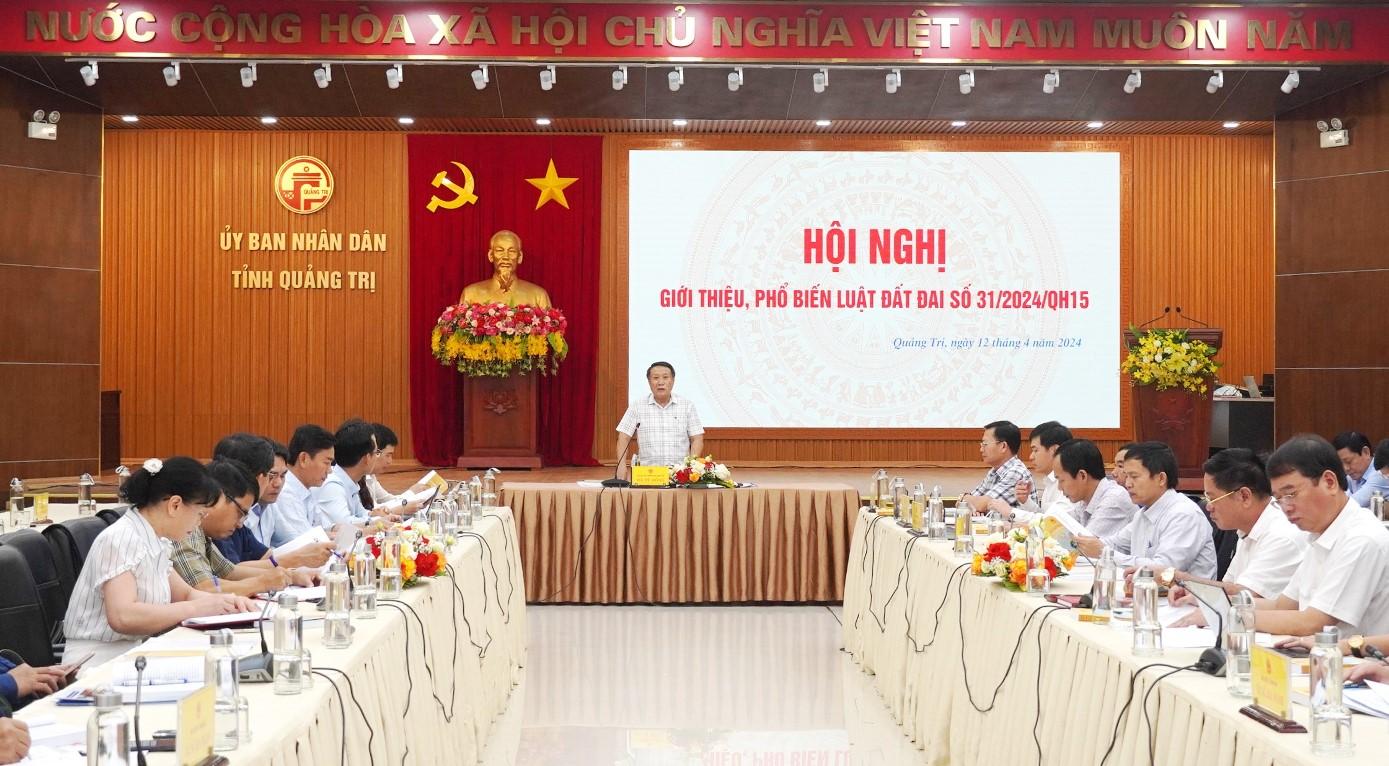 Phó chủ tịch Thường trực UBND tỉnh Quảng Trị Hà Sỹ Đồng chủ trì hội nghị