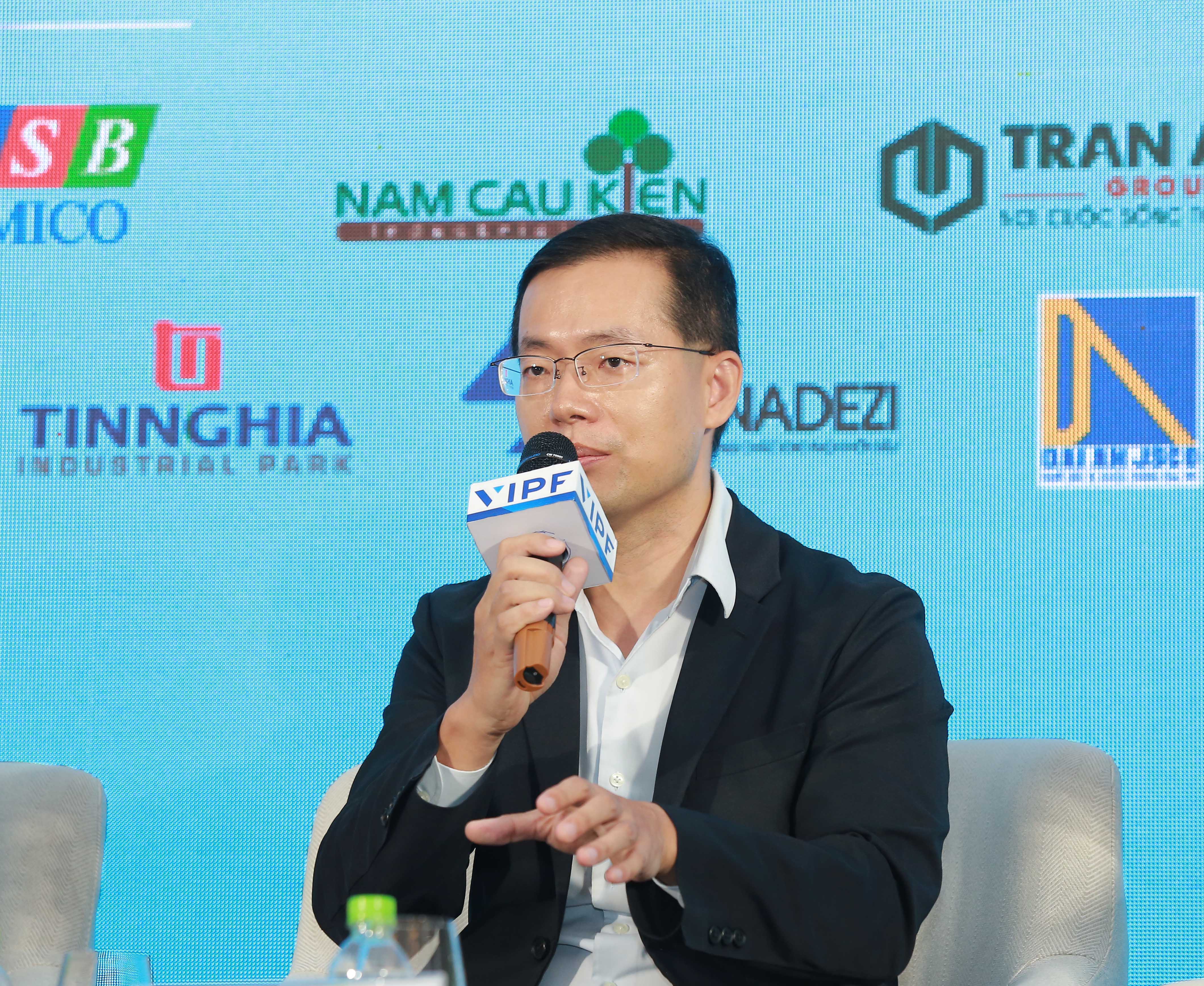 Ông Nelson Wu, Tổng giám đốc BEST Inc Vietnam: Khi nói về Việt Nam điều chúng tôi nhận ra là chưa có nguồn cung cho logistics thương mại điện tử, đại đa số các nhà kho bãi vẫn đang đi theo phương án truyền thống. Tuy nhiên, hiện tại một số thương hiệu đang muốn đầu tư vào hệ sinh thái thương mại điện tử của riêng họ và thương mại điện tử vẫn còn nhiều cơ hội cho nhiều “người chơi”. 