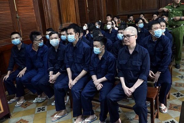 Nguyễn Thái Luyện cùng đồng phạm trong phiên tòa xét xử sơ thẩm.