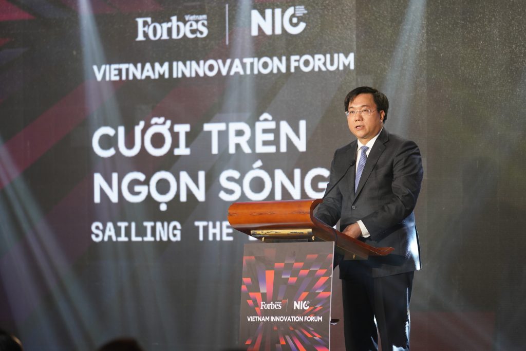 Thứ trưởng Bộ KH&ĐT Trần DUy Đông phát biểu tại Diễn đàn Đổi mới sáng tạo Việt Nam 2023 – Cưỡi trên ngọn sóng số.