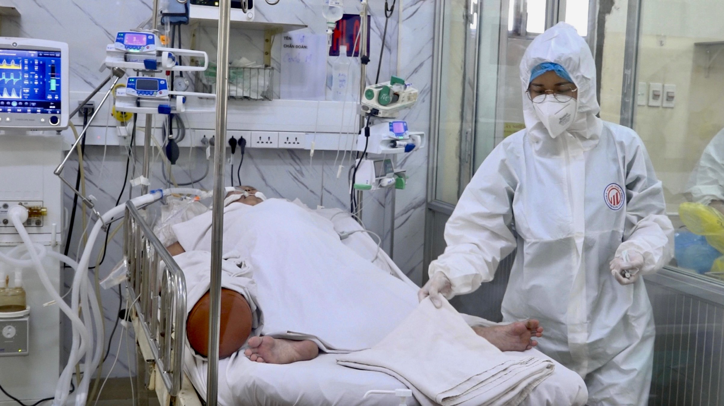 Bệnh nhân mắc Covid-19 nặng được điều trị tại Bệnh viện Bệnh Nhiệt đới TP.HCM.