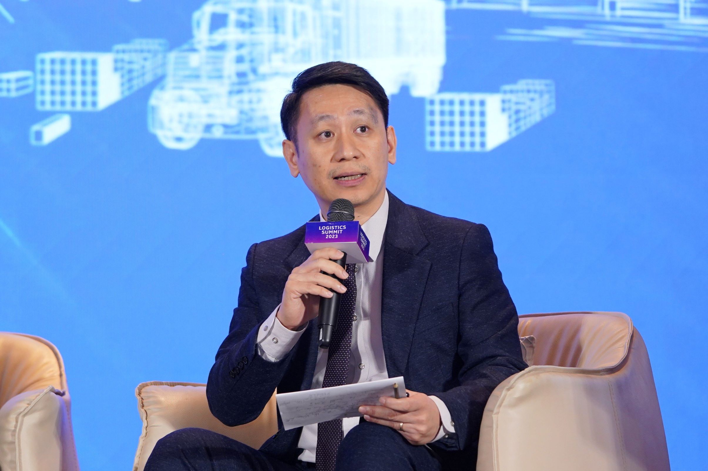 Ông Khuất Quang Hưng, Giám đốc đối ngoại và Phát triển bền vững, Néstle Việt Nam chia sẻ tại phiên 2: Tạo cơ hội cho Logistics phát triển trong tương lai, Hội nghị Logistics 2023: “Con đường phía trước”. 