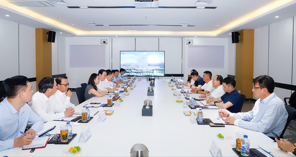 Đoàn công tác do Chủ tịch UBND tỉnh Nghệ An dẫn đầu đã có buổi làm việc cùng các Lãnh đạo các tập đoàn tại Trung Quốc