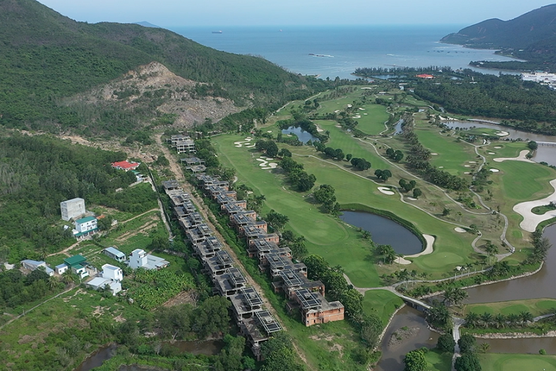 Sân golf bên trong Dự án Khu du lịch và giải trí Sông Lô, xã Phước Đồng, Nha Trang, Khánh Hòa. Ảnh: Nhiệt Băng