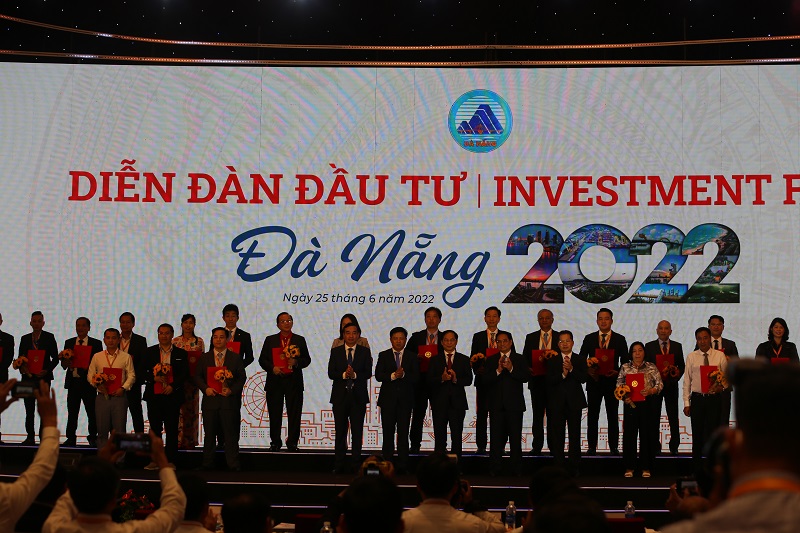 UBND TP. Đà Nẵng trao Giấy chứng nhận đầu tư 