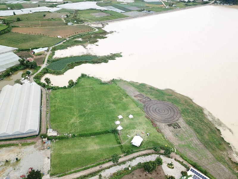 Hồ chứa nước P'rosh, huyện Đơn Dương, tỉnh Lâm Đồng bị xâm hại nghiêm trọng. Ảnh: V.L