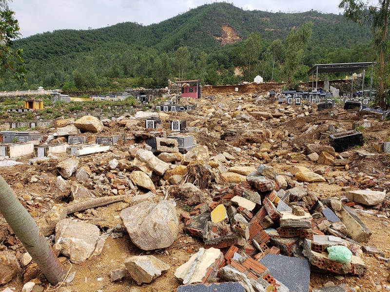 Nghĩa trang Hòa Sơn (Đà Nawngx0 bị thiệt hại nặng nề