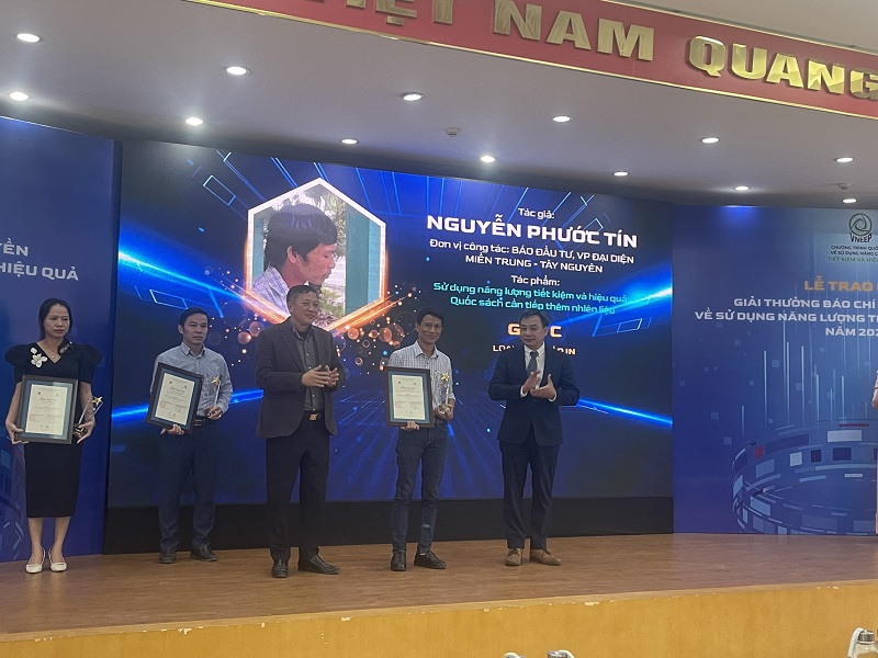 Tác giả Nguyễn Phước Tín, Báo Đầu tư nhận giải 