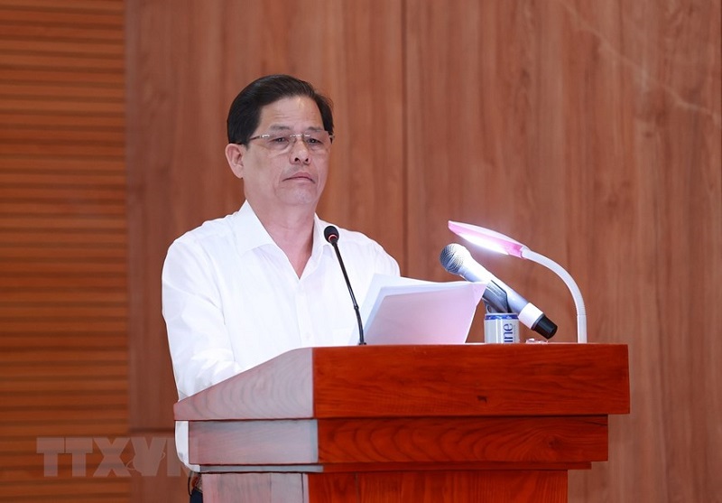 Chủ tịch UBND tỉnh Nguyễn Tấn Tuân phát biểu 