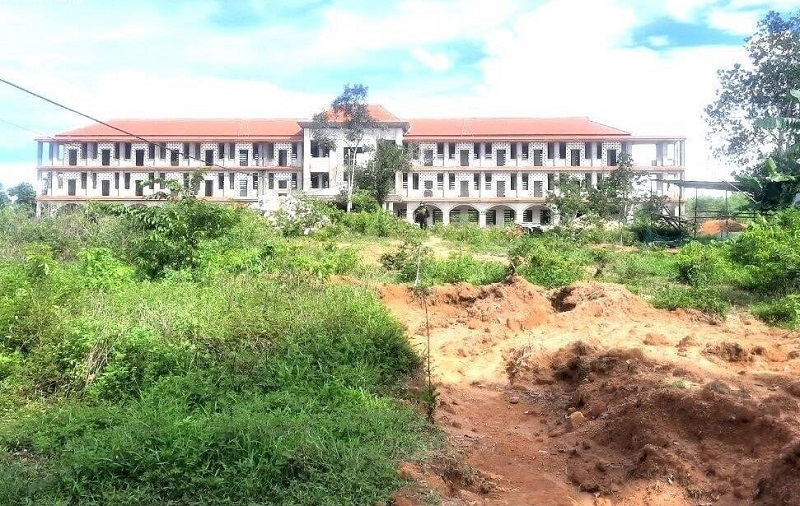 Dự án Trường THPT Quế Sơn đang dở dang.