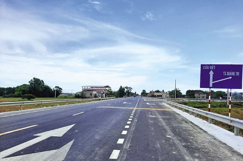  Dự án mở rộng Quốc lộ 9 từ cảng Cửa Việt đến Quốc lộ 1 - một Dự án rất khó khăn trong công tác bồi thường, giải phóng mặt bằng. Ảnh: V.H