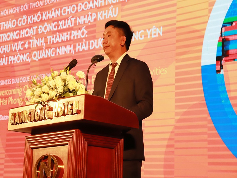 Phó Chủ tịch UBND tỉnh Hải Dương - ông Trần Văn Quân phát biểu tại hội nghị