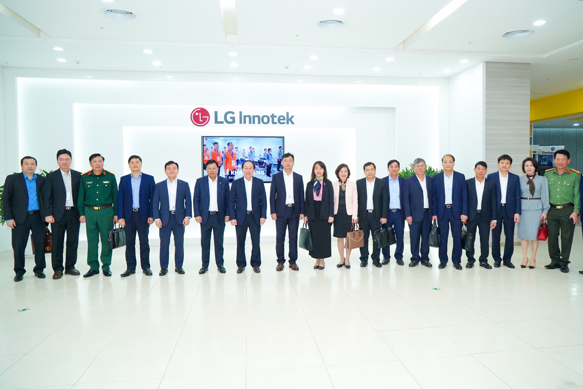 Lãnh đạo thành phố Hải Phòng thăm và làm việc với Công ty TNHH LG Electronics Việt Nam tại Hải Phòng