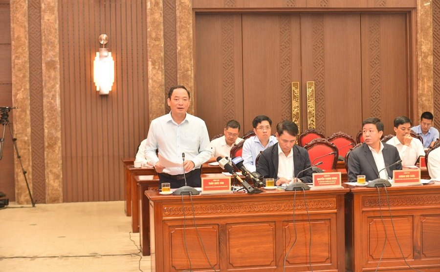 Ông Trần Quốc Văn, Chủ tịch UBND tỉnh Hưng Yên phát biểu tại hội nghị. Ảnh Phạm Đăng
