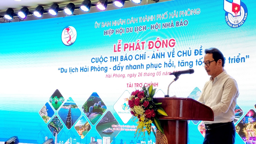 Ông Nguyễn Anh Tú, Phó chủ tịch thường trực Hội Nhà báo VN TP. Hải Phòng trình bầy thể lệ cuộc thi.