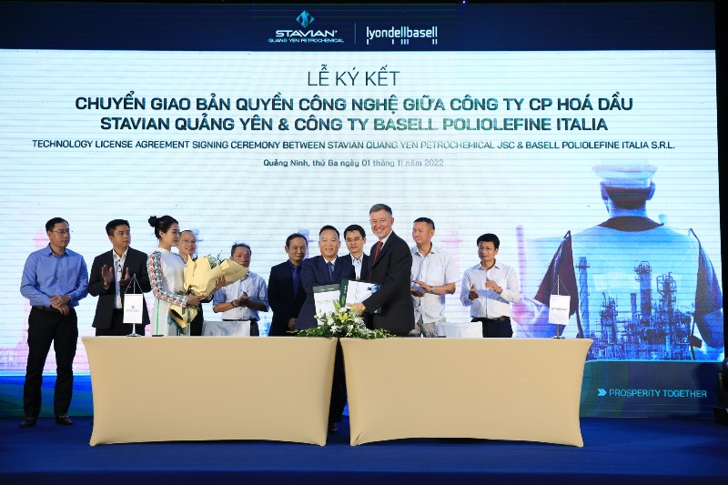 Stavian Quảng Yên ký kết thỏa thuận chuyển giao bản quyền công nghệ với Công ty Basell Poliolefine Italia.
