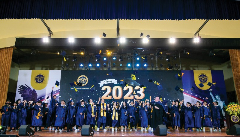 Thêm 112 “công dân toàn cầu” tốt nghiệp Trường quốc tế Hoa Kỳ APU