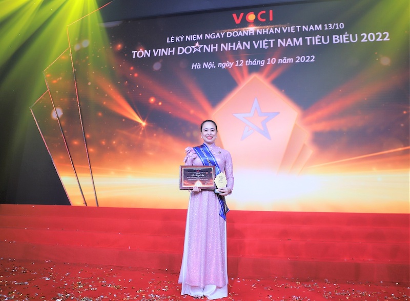 Bà Đỗ Nguyệt Ánh, Chủ tịch Hội đồng thành viên EVNNPC được vinh anh doanh nhân tiêu biểu Việt nam 2022