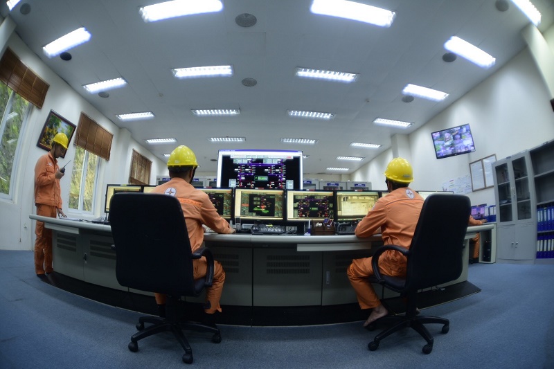 Vận hành an toàn các tổ máy phát điện tại Phòng điều khiển trung tâm Nhà máy Thủy điện Đồng Nai 3