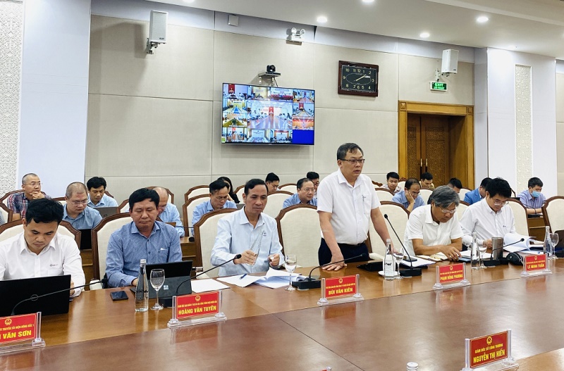 Phó Tổng Giám đốc EVN Phạm Hồng Phương nêu các kiến nghị với UBND tỉnh Quảng Ninh buổi làm việc