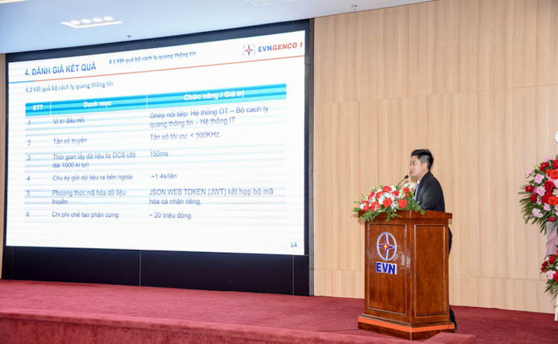 Ông Phạm Duy Phước trình bày nội dung, giải pháp thực hiện tại Hội nghị KH&CN Điện lực toàn quốc năm 2022