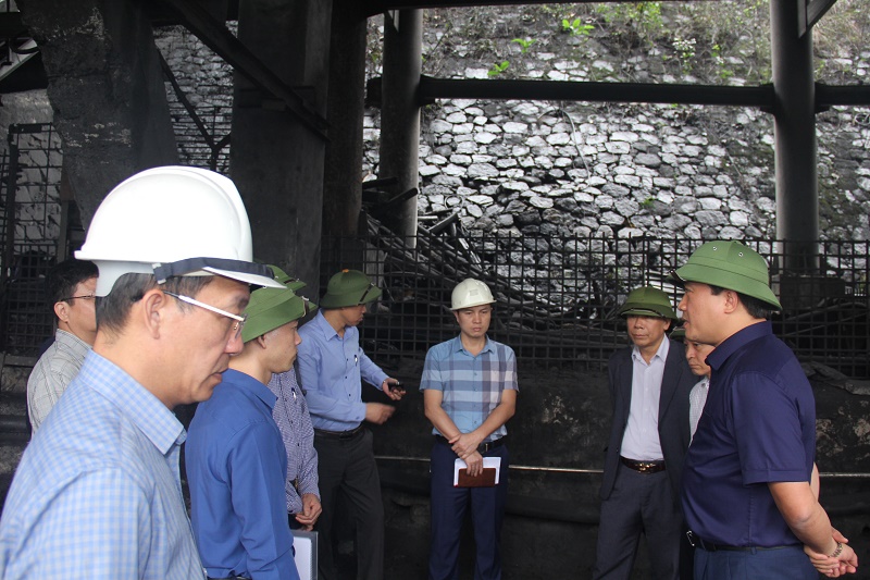 kiểm tra sản xuất, chế biến than tại Phân xưởng Sàng tuyển than - Công ty Than Thống Nhất
