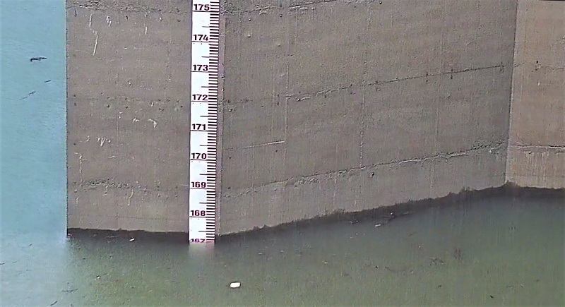 Hình ảnh mực nước hồ thủy điện Bản Vẽ tại cửa nhận nước