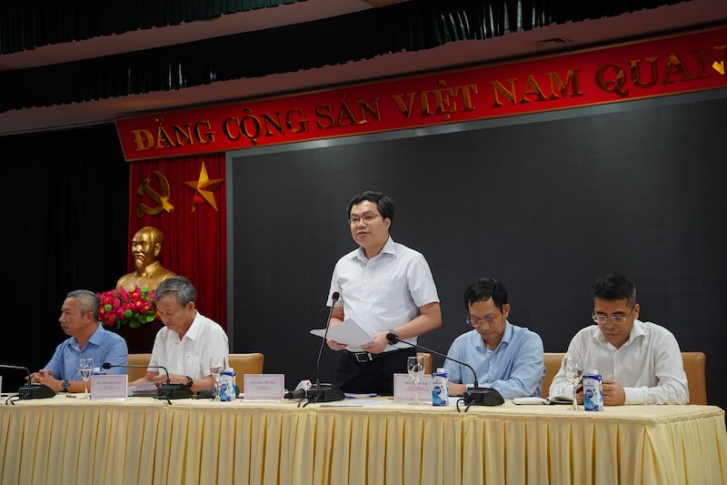Ông Trần Việt Hoà (đứng), Cục trưởng Cục Điều tiết điện lực: Phần không huy động được lên tới 5.000 MW, và sẽ lên tới 7.000 MW nếu các hồ thuỷ điện về mực nước chết