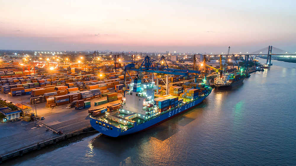 Cảng Đình Vũ đã và đang tiến tới mục tiêu trở thành Cảng container chuyên nghiệp, hiện đại, có vị thế tầm khu vực