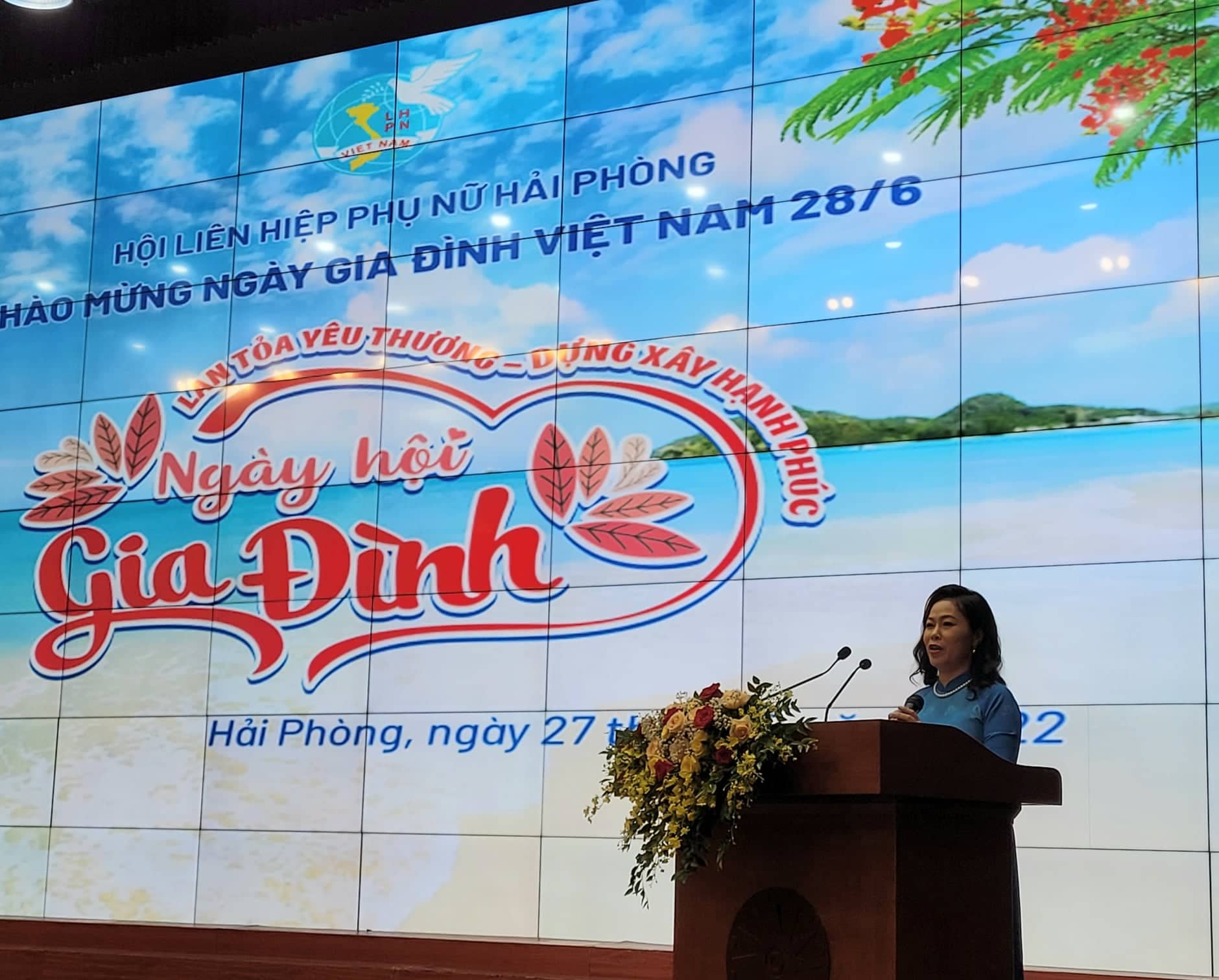 Bà Vũ Thị Kim Liên, Chủ tịch Hội Liên hiệp Phụ nữ TP.Hải Phòng phát biểu tại chương trình Lan tỏa yêu thương - Dựng xây hạnh phúc