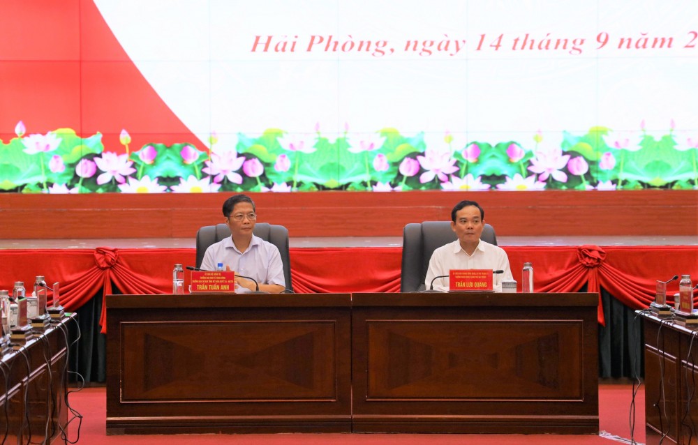 Trưởng ban kinh tế Trung ương Trần Tuấn Anh, và Bí thư Thành ủy Hải Phòng Trần Lưu Quang chủ trì hội nghị