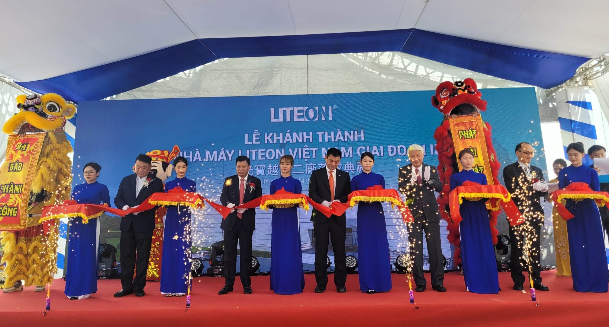 Cắt băng khánh thành đưa Nhà máy sản xuất giai đoạn 2 của Lite On Việt Nam đi vào hoạt động tại Khu công nghiệp VSIP Hải Phòng. Ảnh: Thanh Sơn