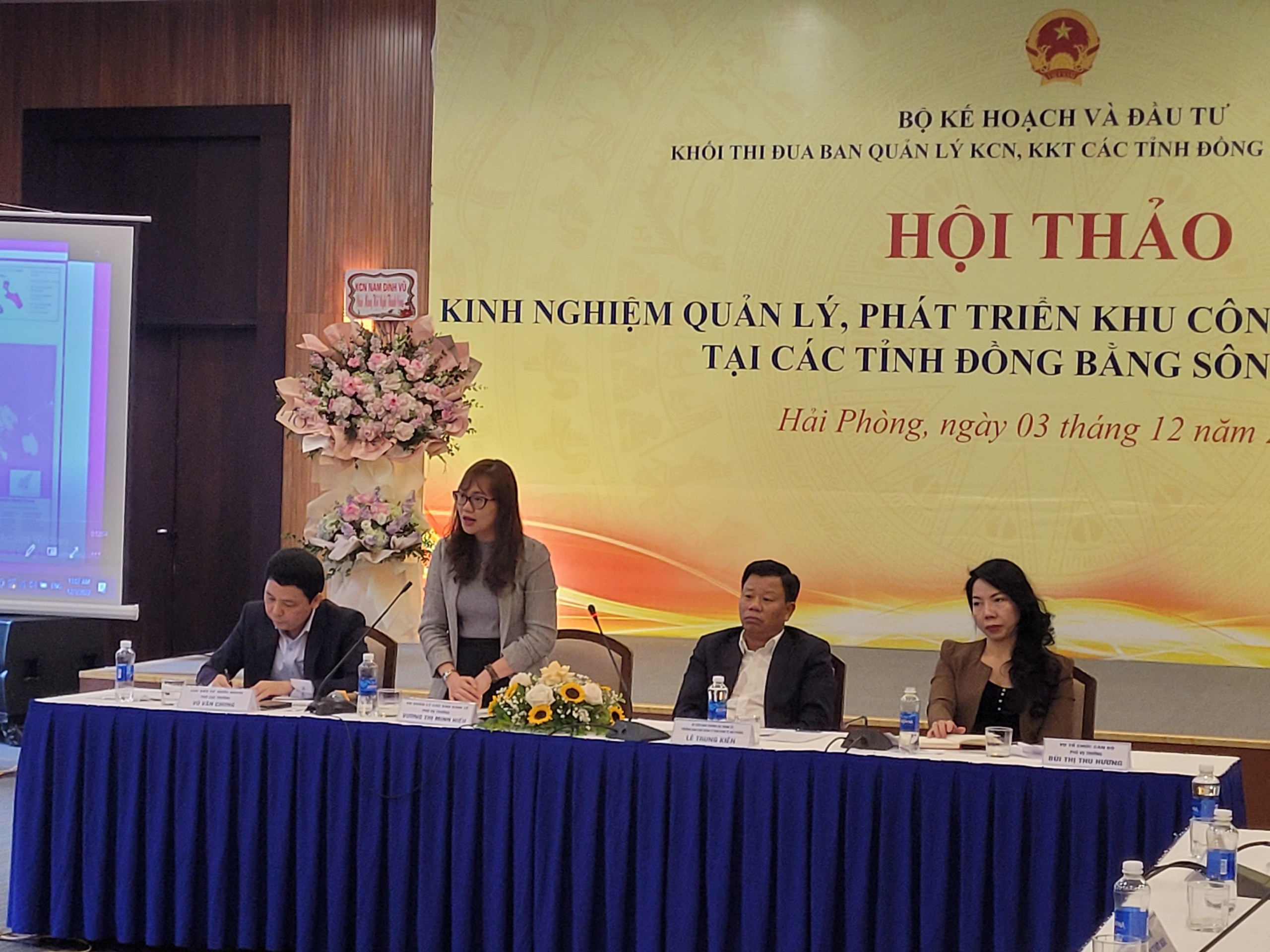 Bà Vương Thị Minh Hiếu, Phó Vụ trưởng Vụ Quản lý các khu kinh tế (Bộ Kế hoạch và Đầu tư) phát biểu