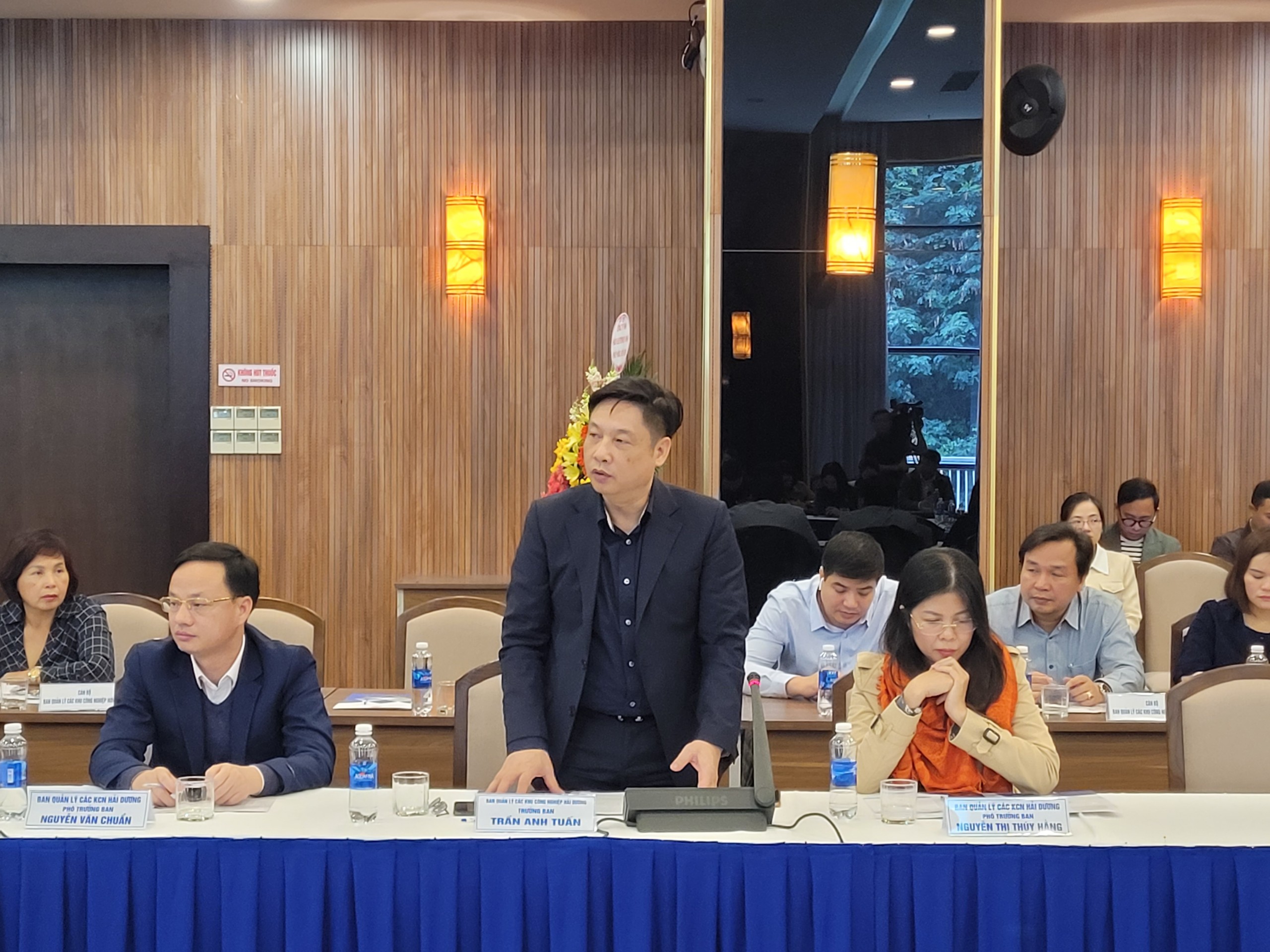 Ông Trần Anh Tuấn, Trưởng ban Ban Quản lý các Khu công nghiệp tỉnh Hải Dương nêu ý kiến tại Hội thảo