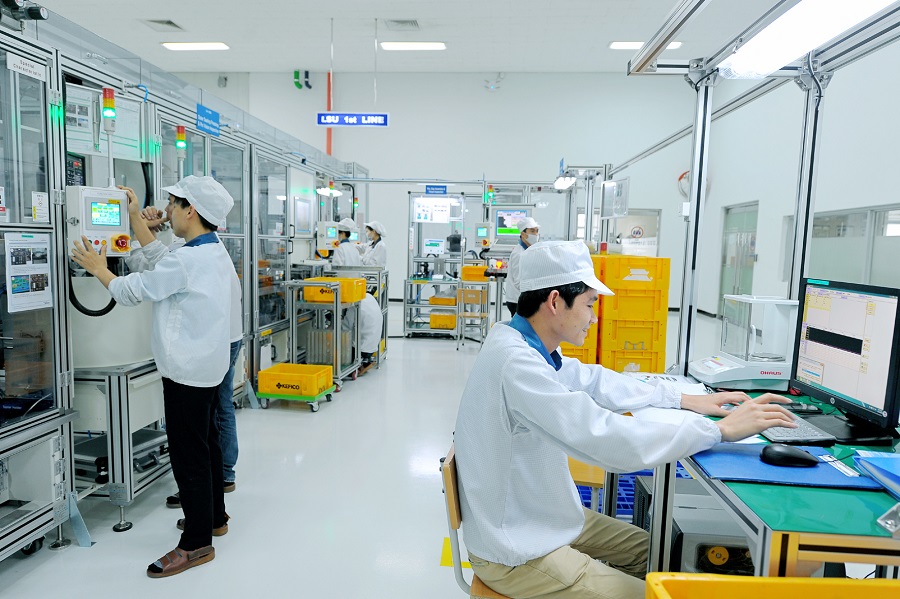 Người lao động làm việc tại Công ty TNHH Hyundai Kefico Việt Nam. Ảnh: Thành Chung