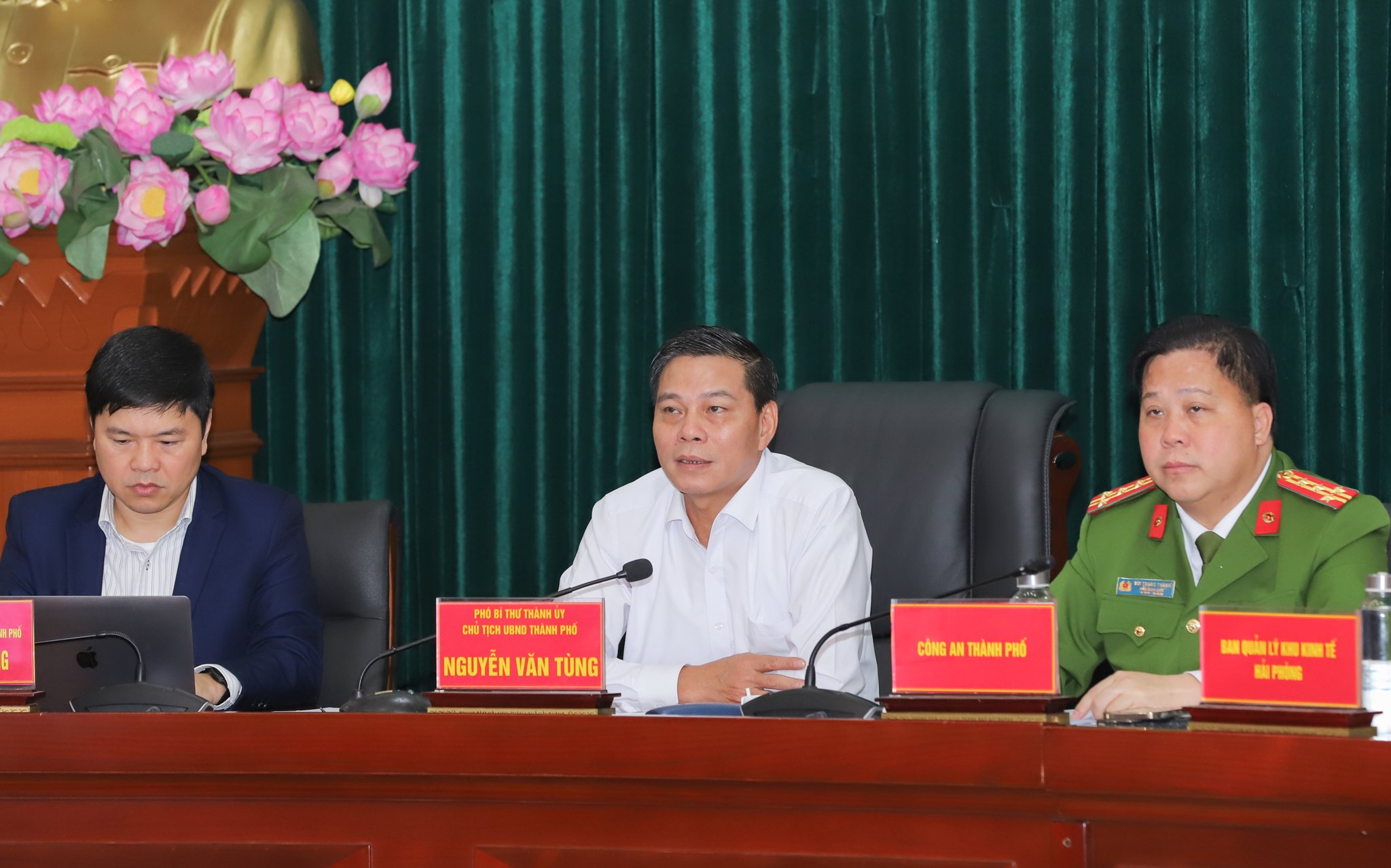 Ông Nguyễn Văn Tùng, Chủ tịch UBND TP.Hải Phòng yêu cầu các ngành tập trung nhiệm vụ chuyển đổi số trong năm 2023