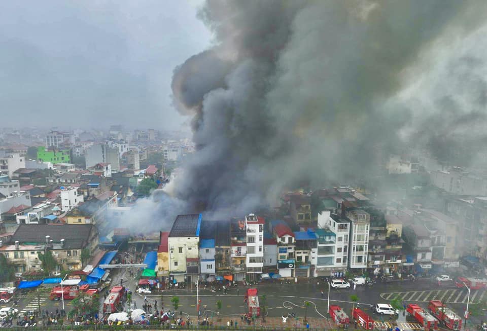 Vụ cháy chợ Tam Bạc nhìn từ trên cao
