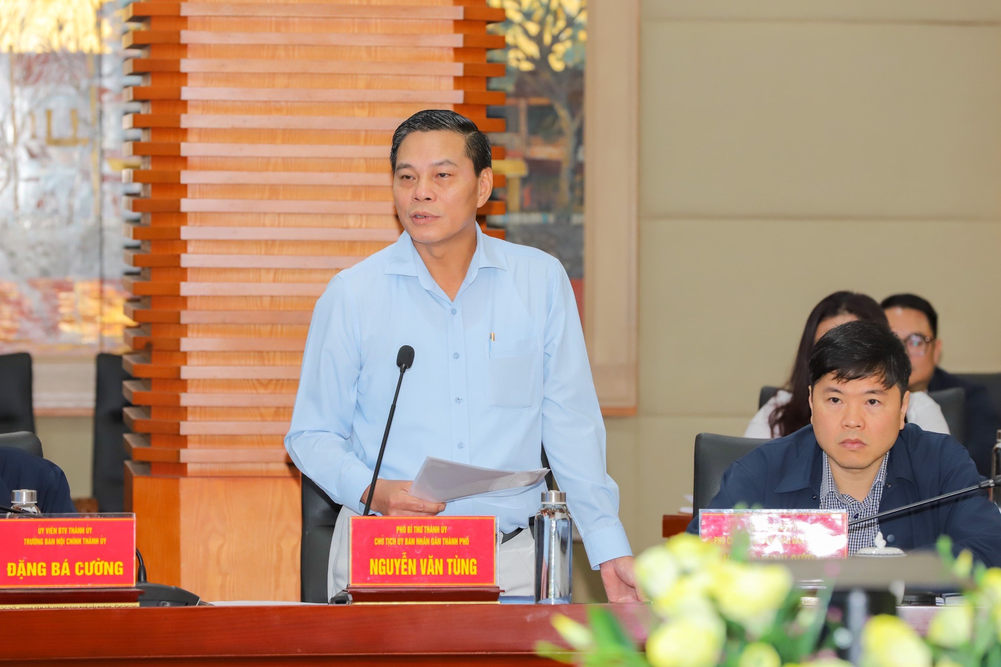 Ông Nguyễn Văn Tùng, Chủ tịch UBND thành phố Hải Phòng chỉ đạo tại cuộc làm việc