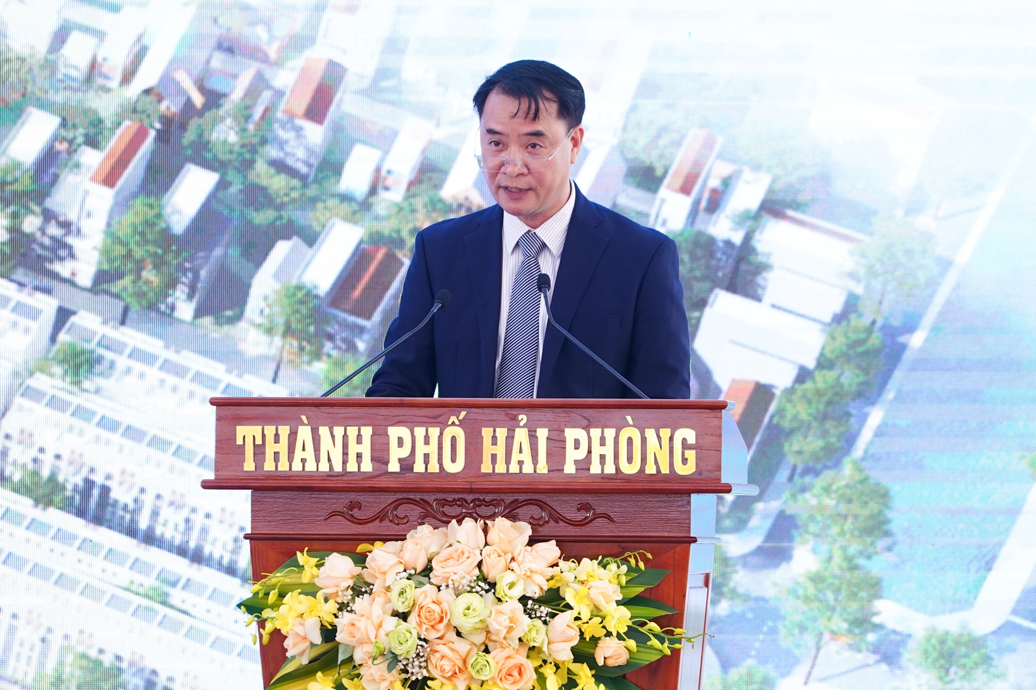Ông Nguyễn Thế Tâm, Chủ tịch HĐQT Công ty Cổ phần Thái-Holding - chủ đầu tư báo cáo về Dự án. Ảnh: Thanh Sơn
