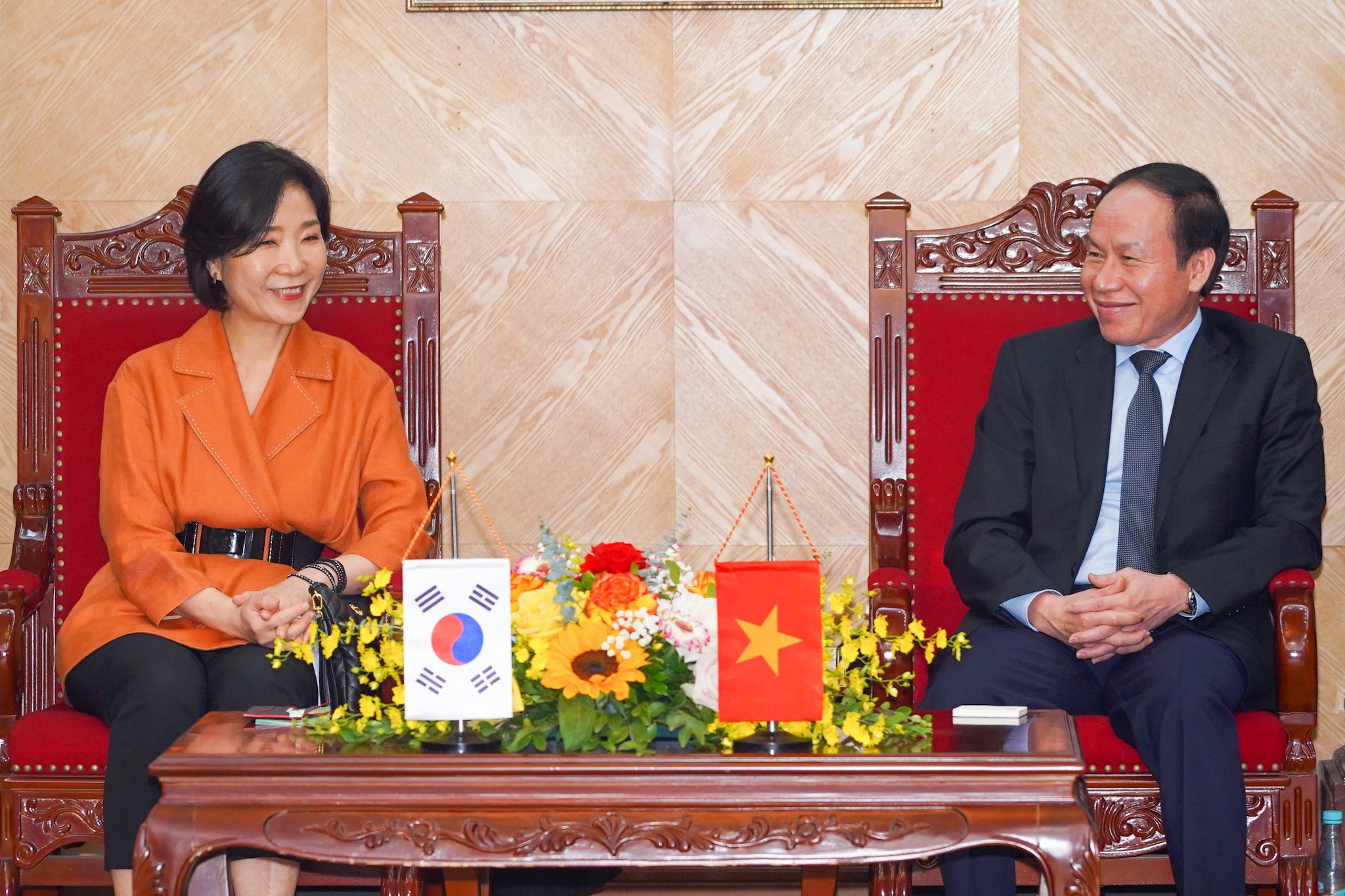 Bí thư Thành ủy Hải Phòng Lê Tiến Châu tiếp và làm việc với Đại sứ đặc mệnh toàn quyền Đại hàn Dân quốc tại Việt Nam Oh YoungJu