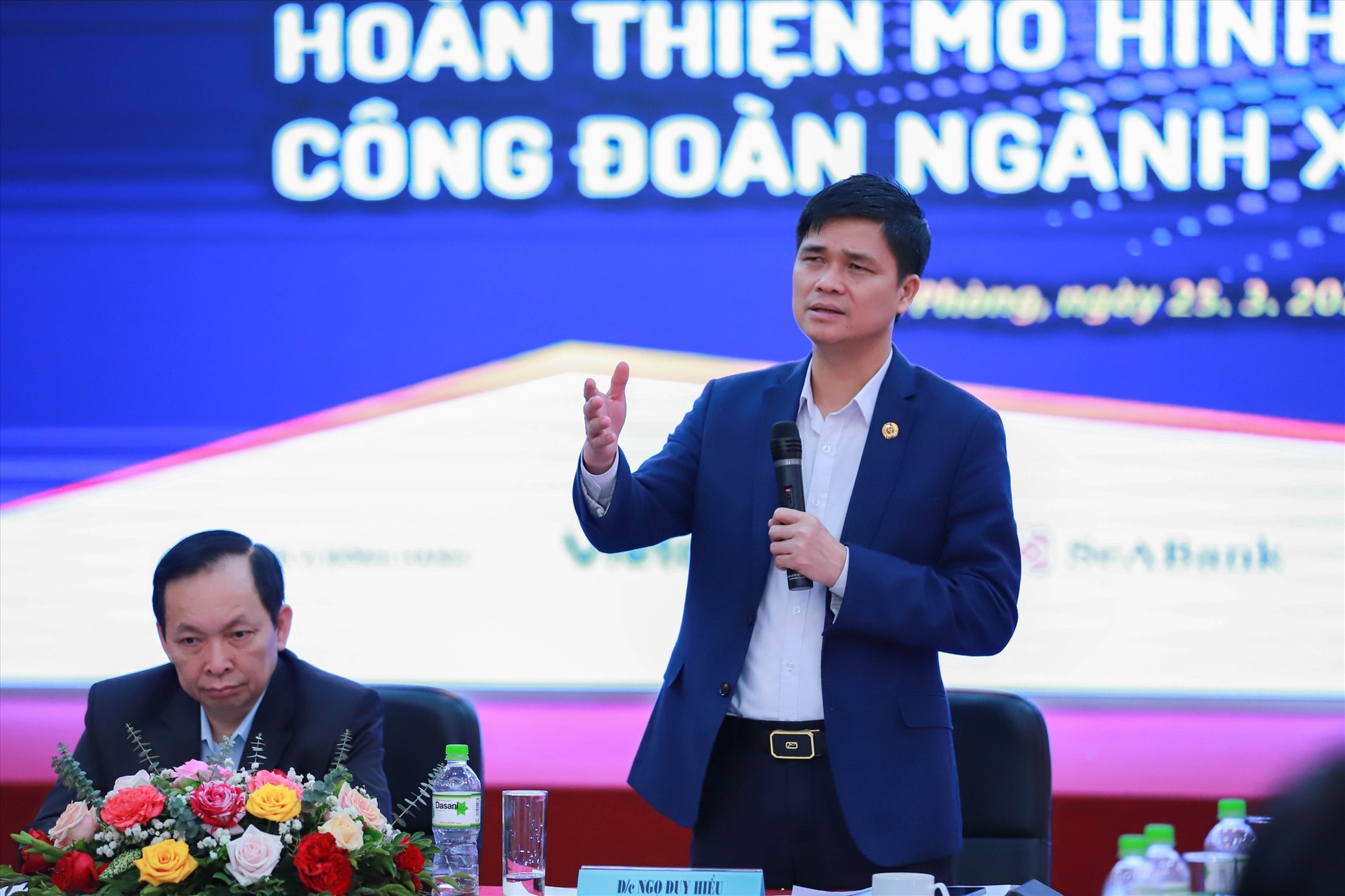 Ông Ngọ Duy Hiểu, Phó Chủ tịch Tổng Liên đoàn Lao động Việt Nam phát biểu tại hội thảo